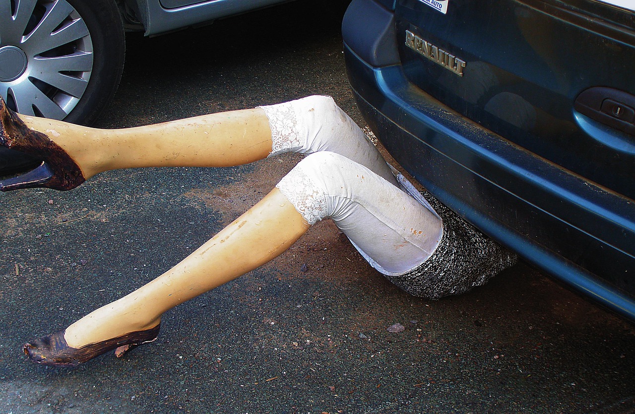 天津豪車碰瓷事件最新進展與公眾關注焦點揭秘