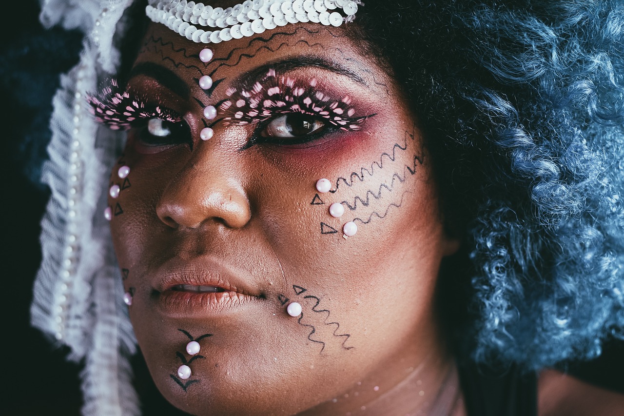 最新舞臺(tái)妝時(shí)尚潮流引領(lǐng)者，舞臺(tái)藝術(shù)妝容技巧全解析